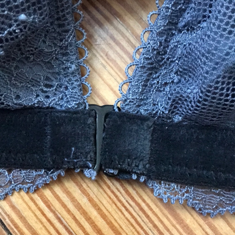 VS Bralette - Picture 2 of 7